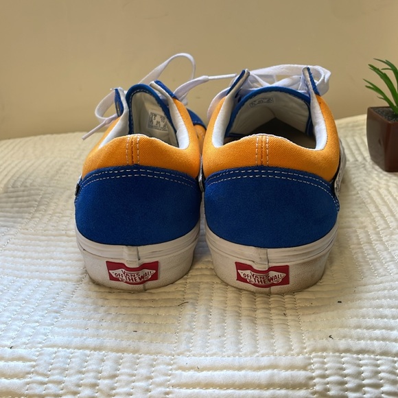 Vans - Picture 5 of 9